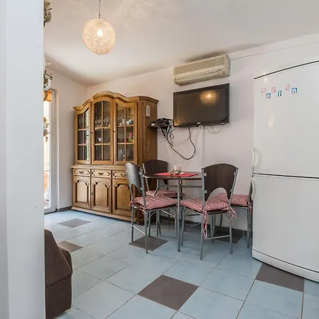 Horvatic 1 By Interhome